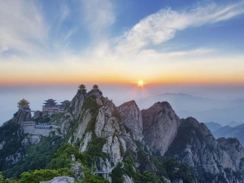 老君山風景區(qū)在哪里，位于洛陽市欒川縣七里坪村